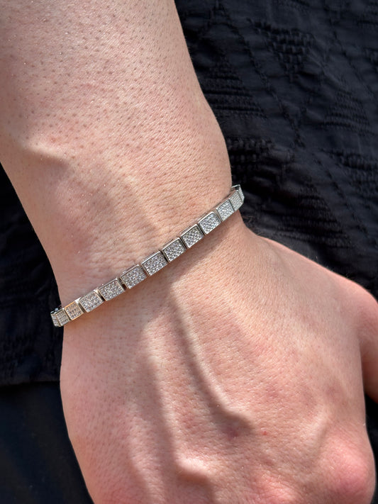 Bracciale in argento 925 con maglie quadrate e zirconi