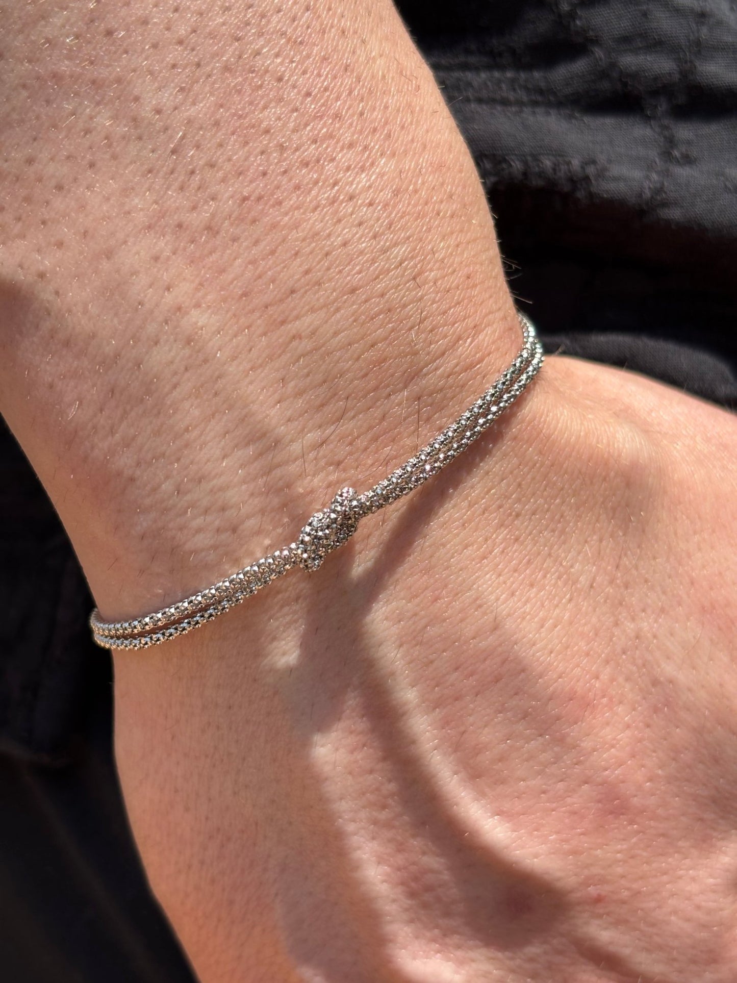 Bracciale nodo d’amore in argento 925 in argento 925 con zirconi - Larù Gioielli (per Bracciali) Bracciale nodo d’amore in argento 925 in argento 925 elegante - Larù Gioielli (per Collane) Bracciale nodo d’amore in argento 925 in argento 925 luminosi - s