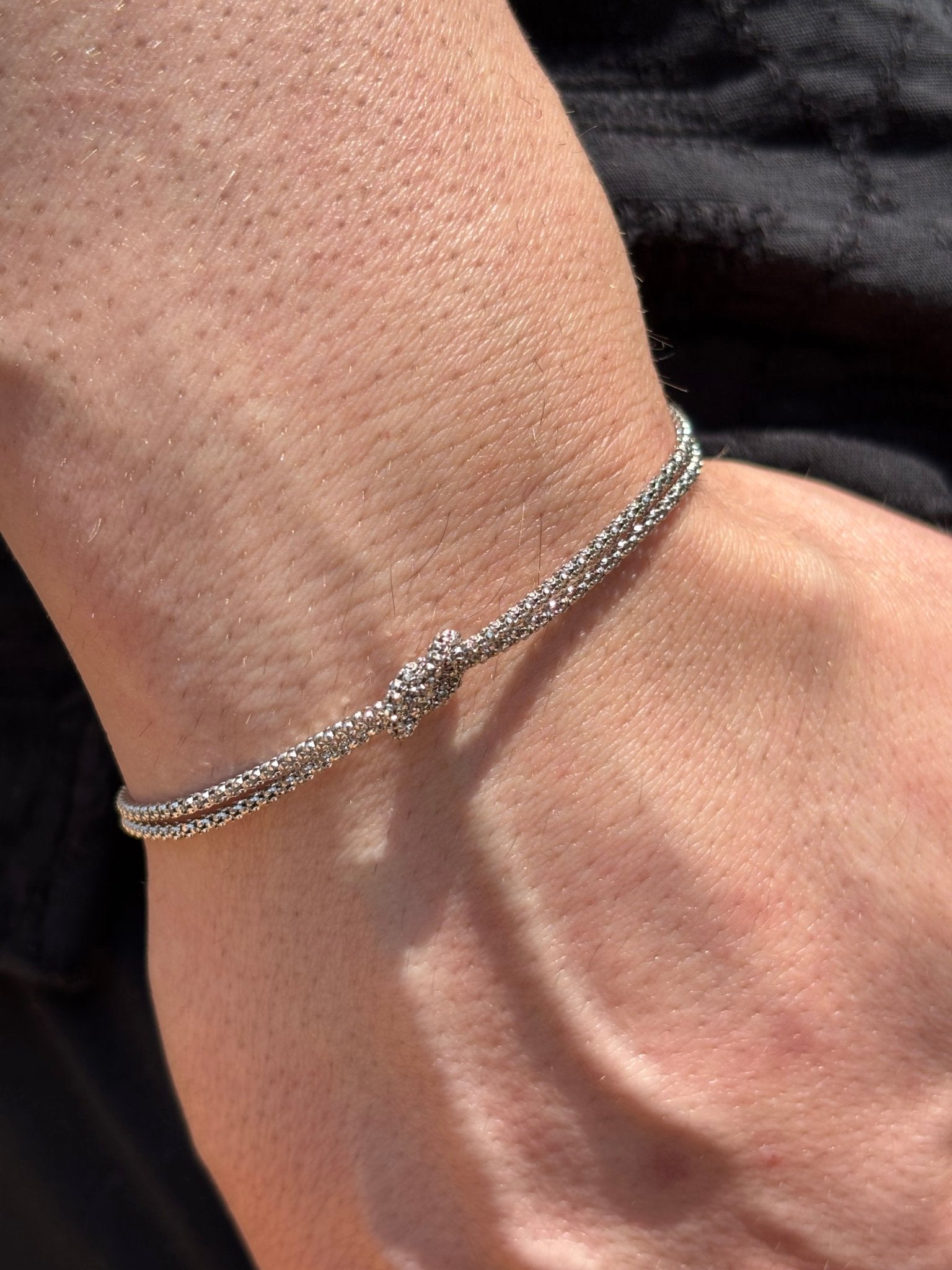 Bracciale nodo d’amore in argento 925 in argento 925 con zirconi - Larù Gioielli (per Bracciali) Bracciale nodo d’amore in argento 925 in argento 925 elegante - Larù Gioielli (per Collane) Bracciale nodo d’amore in argento 925 in argento 925 luminosi - s
