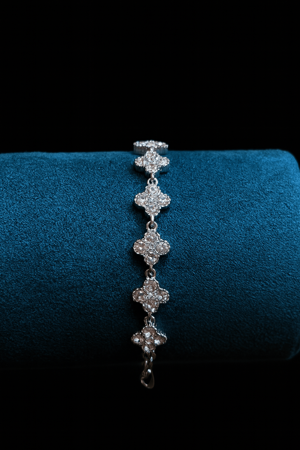 Bracciale Quadrifogli in Acciaio con Cristalli in argento 925 con zirconi - Larù Gioielli (per Bracciali) Bracciale Quadrifogli in Acciaio con Cristalli in argento 925 elegante - Larù Gioielli (per Collane) Bracciale Quadrifogli in Acciaio con Cristalli in argento 925 luminosi - s