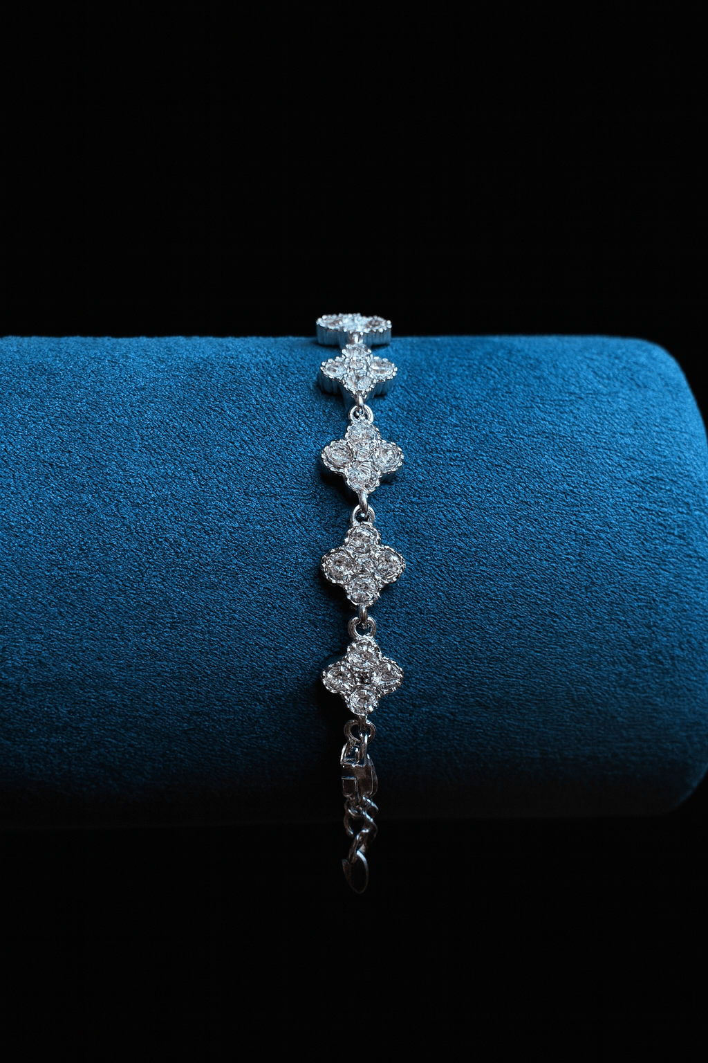 Bracciale Quadrifogli in Acciaio con Cristalli in argento 925 con zirconi - Larù Gioielli (per Bracciali) Bracciale Quadrifogli in Acciaio con Cristalli in argento 925 elegante - Larù Gioielli (per Collane) Bracciale Quadrifogli in Acciaio con Cristalli in argento 925 luminosi - s
