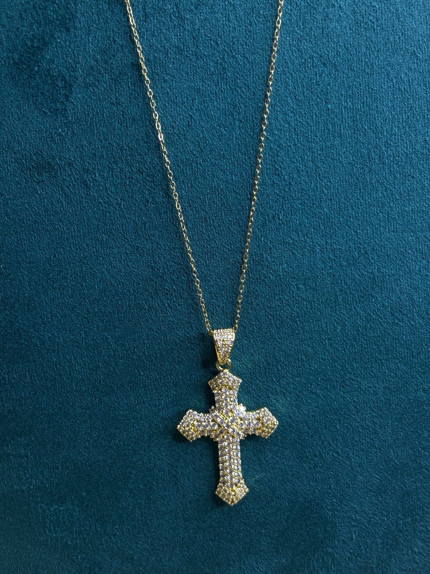 Collana in acciaio con croce diamantata in argento 925 con zirconi - Larù Gioielli (per Bracciali) Collana in acciaio con croce diamantata in argento 925 elegante - Larù Gioielli (per Collane) Collana in acciaio con croce diamantata in argento 925 luminosi - s
