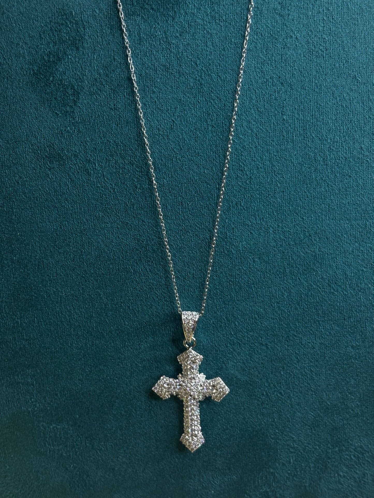 Collana in acciaio con croce diamantata in argento 925 con zirconi - Larù Gioielli (per Bracciali) Collana in acciaio con croce diamantata in argento 925 elegante - Larù Gioielli (per Collane) Collana in acciaio con croce diamantata in argento 925 luminosi - s