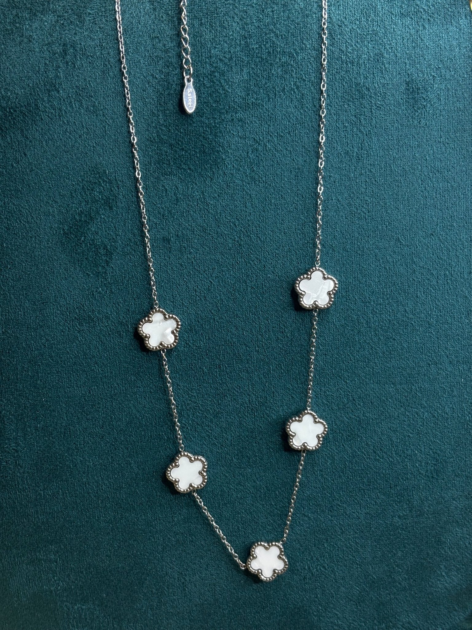 Collana in acciaio con quadrifogli in argento 925 con zirconi - Larù Gioielli (per Bracciali) Collana in acciaio con quadrifogli in argento 925 elegante - Larù Gioielli (per Collane) Collana in acciaio con quadrifogli in argento 925 luminosi - s