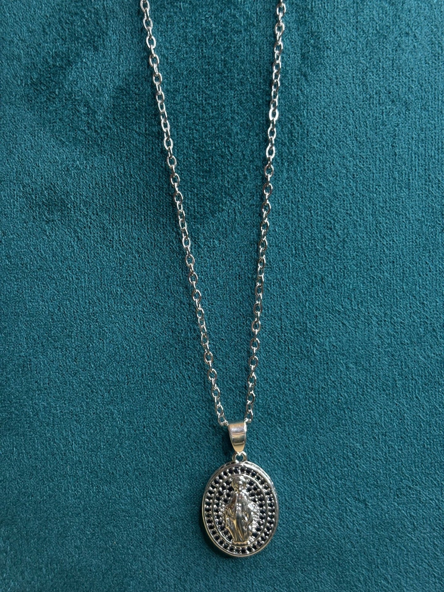 Collana “Santità” in argento 925 con zirconi - Larù Gioielli (per Bracciali) Collana “Santità” in argento 925 elegante - Larù Gioielli (per Collane) Collana “Santità” in argento 925 luminosi - s