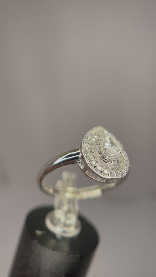 Anello Goccia in Argento 925 con Zircone Centrale e Pavé Brillante