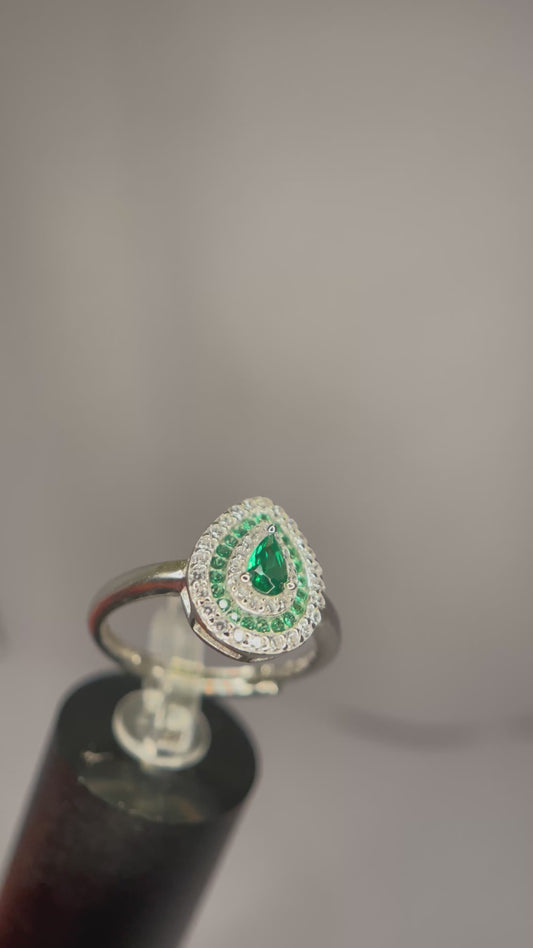 Anello Goccia in Argento 925 con Zircone Verde e Pavé Brillante